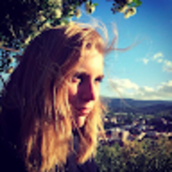 Meet your Posher, Dallis - Picture 2 of 2